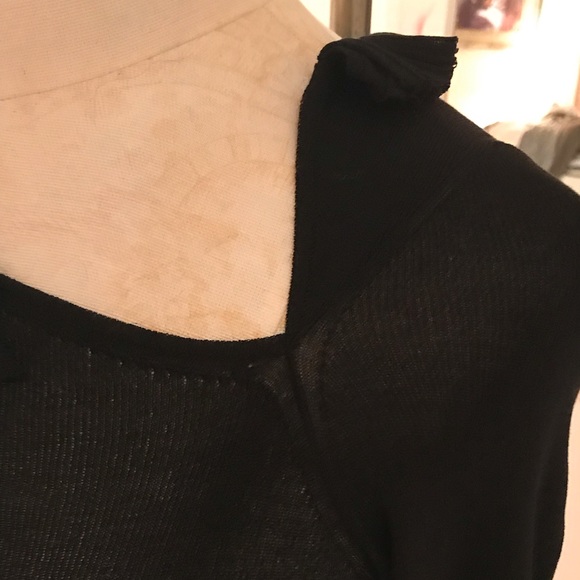 💯authentic Gucci asymmetrical shoulder top 💯silk - Picture 3 of 9